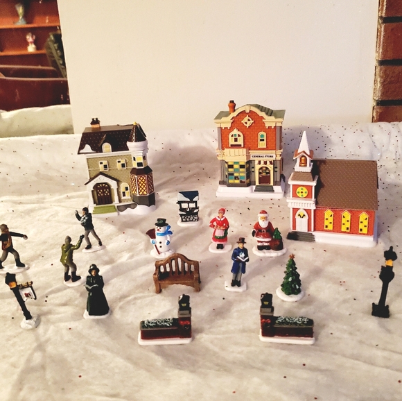 Cobblestone Corners Christmas Village - Picture 1 of 14